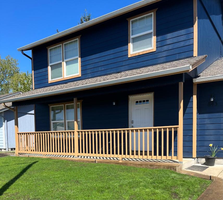 Teak- a North Albany family home