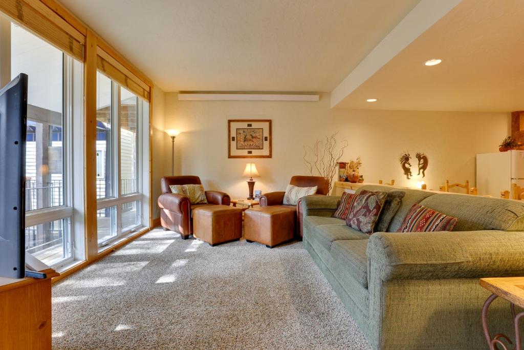 Inviting Granby Ranch Townhome with Fireplace!